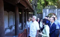 Tổng thống Panama cùng Phu nhân tham quan Văn Miếu - Quốc Tử Giám