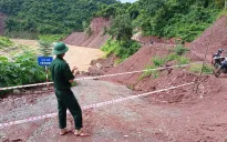 Tổ chức canh gác, bảo đảm an toàn giao thông, công trình ứng phó mưa lũ ở Trung Bộ