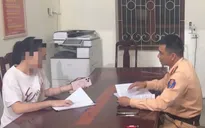 Đi ngược chiều, nữ tài xế đối diện mức phạt tới 20 triệu đồng, trừ 4 điểm GPLX