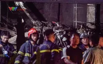 Nhiều xe máy bị thiêu rụi trong đám cháy ở Nguyễn Khánh Toàn (Hà Nội)