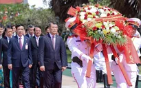 Thủ tướng Lê Minh Hưng đặt vòng hoa tại Đài tưởng niệm các chiến sĩ vô danh của Lào