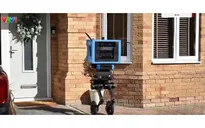 Thử nghiệm robot giao hàng hai chân