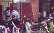 Nhiều cơ sở sửa chữa xe máy chật hẹp, thuê ở nhà xưởng tạm bợ, tiềm ẩn nguy cơ cháy nổ
