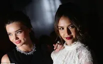 Jessica Alba và Miranda Kerr nổi bật tại Tuần lễ thời trang Paris