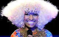 Nicki Minaj lăng xê thời trang tóc kinh dị