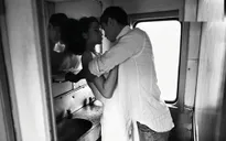 Kha Mỹ Vân và Cao Lâm Viên lãng mạn trên tàu hỏa