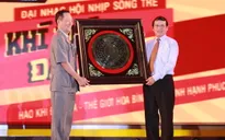 Đàm Vĩnh Hưng, Hồng Nhung tự hào hát dưới cờ Tổ quốc