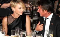 Charlize Theron và Sean Penn tính chuyện nhận con nuôi