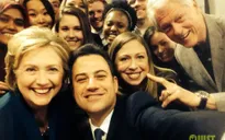 Gia đình cựu Tổng thống Clinton chụp ảnh selfie