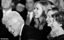 Cựu Tổng thống Bill Clinton lên chức ông ngoại