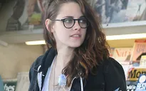 Kristen Stewart được tặng chó sói vào ngày sinh nhật