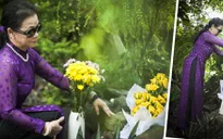 Ca sĩ Khánh Ly tặng nhạc sĩ Trịnh Công Sơn hoa hồng vàng