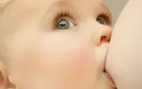 Bé bú đêm dễ sâu răng
