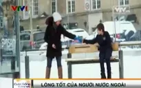 Nếu thấy một cậu bé co ro trong giá rét, bạn sẽ làm gì?