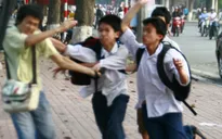 Bạo lực học đường theo kiểu xã hội đen