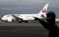 Máy bay Boeing Nhật Bản hạ cánh khẩn cấp tại sân bay Honolulu