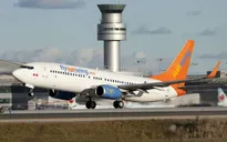 Máy bay Canada hạ cánh khẩn cấp do nhiễu động mạnh