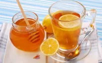 Uống nước chanh pha chút mật ong giúp đào thải virus sởi