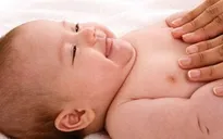 Cách massage giúp bé ngủ ngon