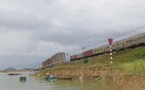 Nghệ An: Sạt lở đe dọa đường sắt Bắc - Nam