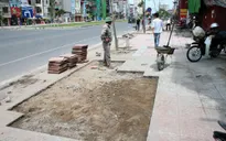 Hà Nội: Lát lại vỉa hè vẫn thi công ẩu