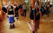 “Yoga phi trọng lực” thành trào lưu ở Indonesia