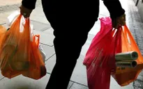 Bờ Biển Ngà: Mâu thuẫn kinh tế quanh lệnh cấm túi nhựa nilon