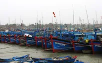 Ngư dân miền Trung không thể ra khơi vì thời tiết xấu