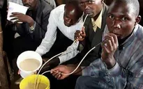 Kenya: 33 người chết vì ngộ độc rượu