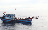 Cảnh sát Biển chống buôn lậu xăng dầu trên tuyến biển