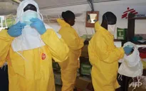 Diễn biến dịch căng thẳng, thuốc thử nghiệm điều trị Ebola tới Liberia