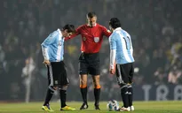 Tevez phủ nhận chuyện xích mích với Messi