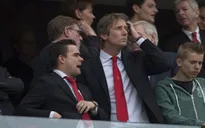 "Người nhện" Van der Sar trở lại Old Trafford, làm "phó tướng" cho Van Gaal?