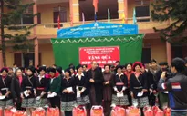 Hội Phật giáo tỉnh Phú Thọ trao quà tết cho những hoàn cảnh khó khăn