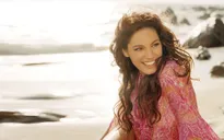 “Nàng tiên cá” Kelly Brook nhận thù lao hậu hĩnh để viết tự truyện