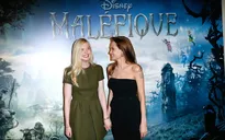 Angelina Jolie quảng bá phim với mẫu giày "độc"