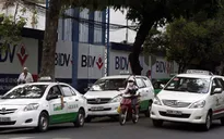 Cước taxi "rục rịch" tăng thêm 1.000 đồng/km