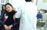 Xử trí côn trùng chui vào tai