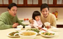 Ăn mặn liên quan với tăng huyết áp ở trẻ nhỏ
