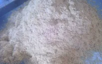 Dùng máy trộn bê tông sản xuất chà bông