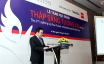 Trao 1,2 tỷ đồng học bổng cho sinh viên khối kinh tế