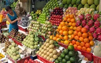 Trước Tết Nguyên tiêu, hoa quả đua nhau tăng giá