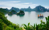 Vịnh Hạ Long được giới thiệu là vịnh đẹp nhất thế giới