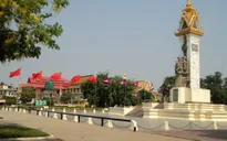 Viếng các liệt sỹ quân tình nguyện Việt Nam tại Campuchia