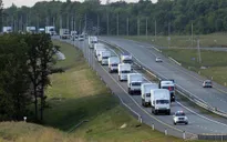 Đoàn xe cứu trợ của Nga đến điểm tập kết ở biên giới với Ukraine