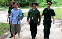 Bắt 8 đối tượng vượt biên trái phép sang Lào