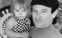 Tài tử Robin Williams đăng ảnh chụp cùng con gái trước khi qua đời