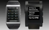 Chọn Galaxy Gear hay Pebble Smartwatch?