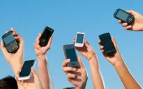Doanh số bán smartphone vượt điện thoại thường