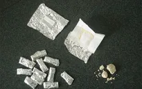 Bắt 2 đối tượng tàng trữ 1.500 tép heroin tại khách sạn